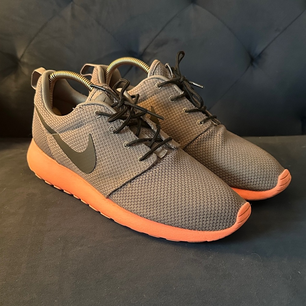 Nike Men's Roshe Charcoal and Orange Shoes size 10